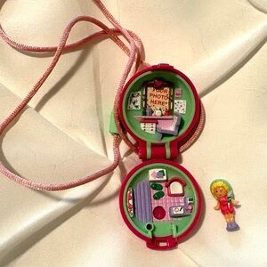 Polly Pocket Polly in her Keep Fit Locket, Complete! Made in 1991 by Blue Bird.